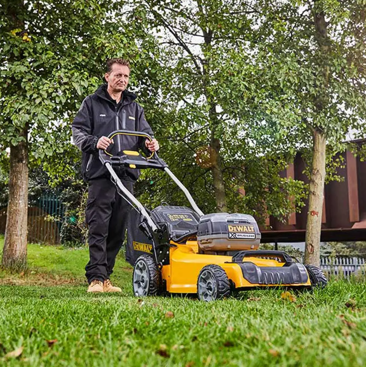 DEWALT 36V BRUSHLESS 2 X 5.0AH 480MM LAWN MOWER KIT DCMW564P2-XE SKU..174621